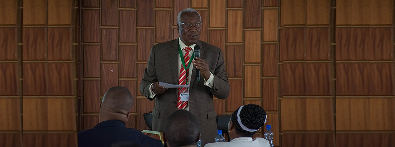 Prof. Ratemo Michieka EIK Lead Member making a presentation during the Western Forum at Sirikwa Hotel, Eldoret on 6th, July, 2017